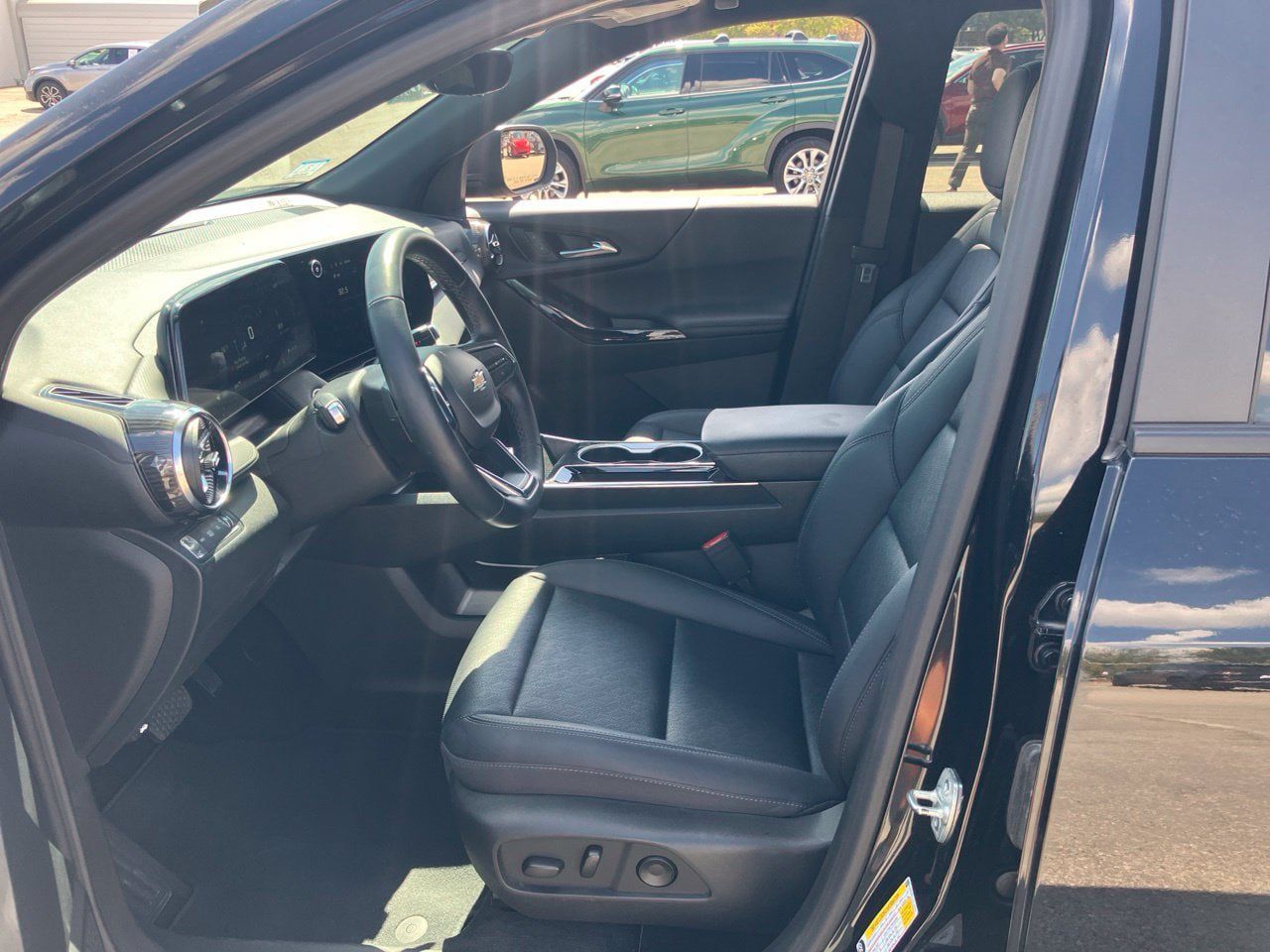 Used 2025 Chevrolet Equinox LT w/ Convenience Package II AWD/4WD image 7