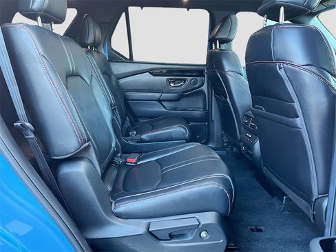 Used 2025 Honda Pilot TrailSport image 27