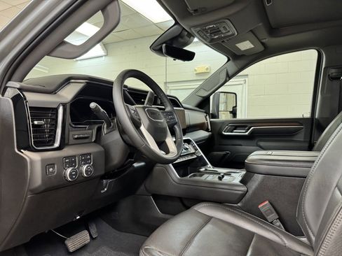 Used 2025 GMC Sierra 3500 Denali w/ Denali Reserve Package image 14