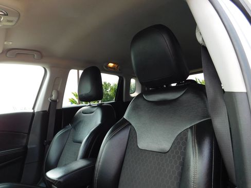 Used 2019 Jeep Compass Latitude w/ Popular Equipment Group AWD/4WD image 20