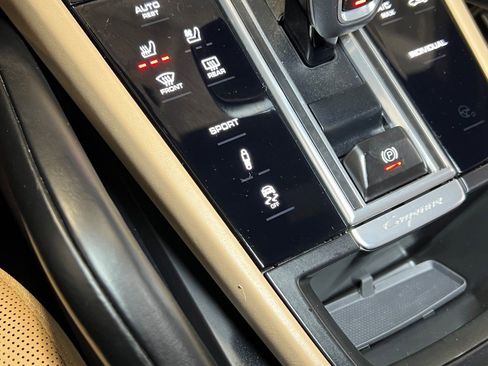 Used 2022 Porsche Cayenne S image 43