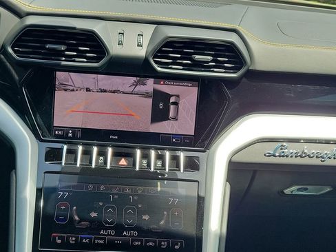 Used 2020 Lamborghini Urus image 21