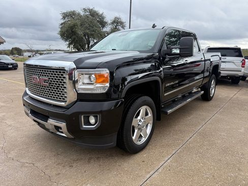 Used 2015 GMC Sierra 2500 Denali w/ Duramax Plus Package image 3
