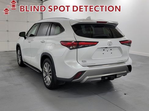 Used 2022 Toyota Highlander Platinum AWD/4WD image 7