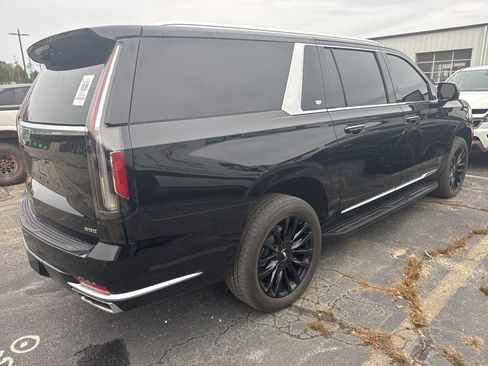 Used 2023 Cadillac Escalade ESV Premium Luxury image 8