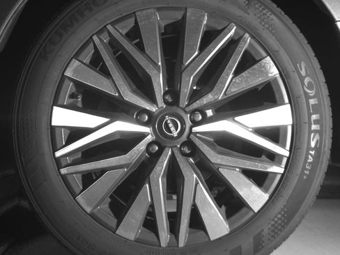 Used 2025 Nissan Altima 2.5 SV image 14