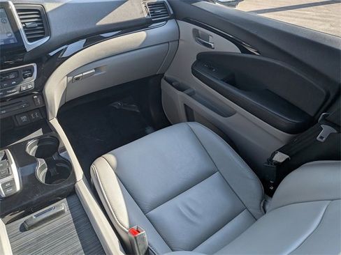 Used 2016 Honda Pilot Touring image 18