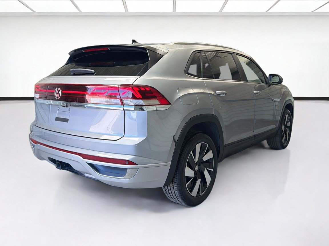 Used 2025 Volkswagen Atlas Cross Sport SE FWD image 4