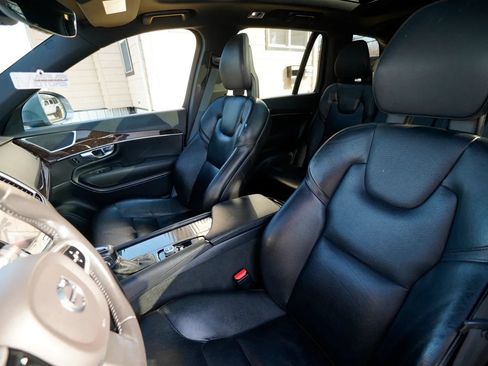 Used 2016 Volvo XC90 T6 Momentum w/ Momentum Plus Package AWD/4WD image 34