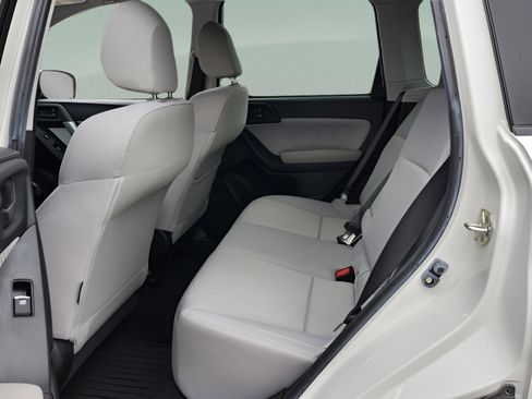 Used 2018 Subaru Forester 2.5i Premium image 11