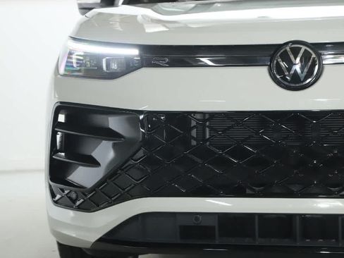 Used 2026 Volkswagen Tiguan SE R-Line FWD image 6