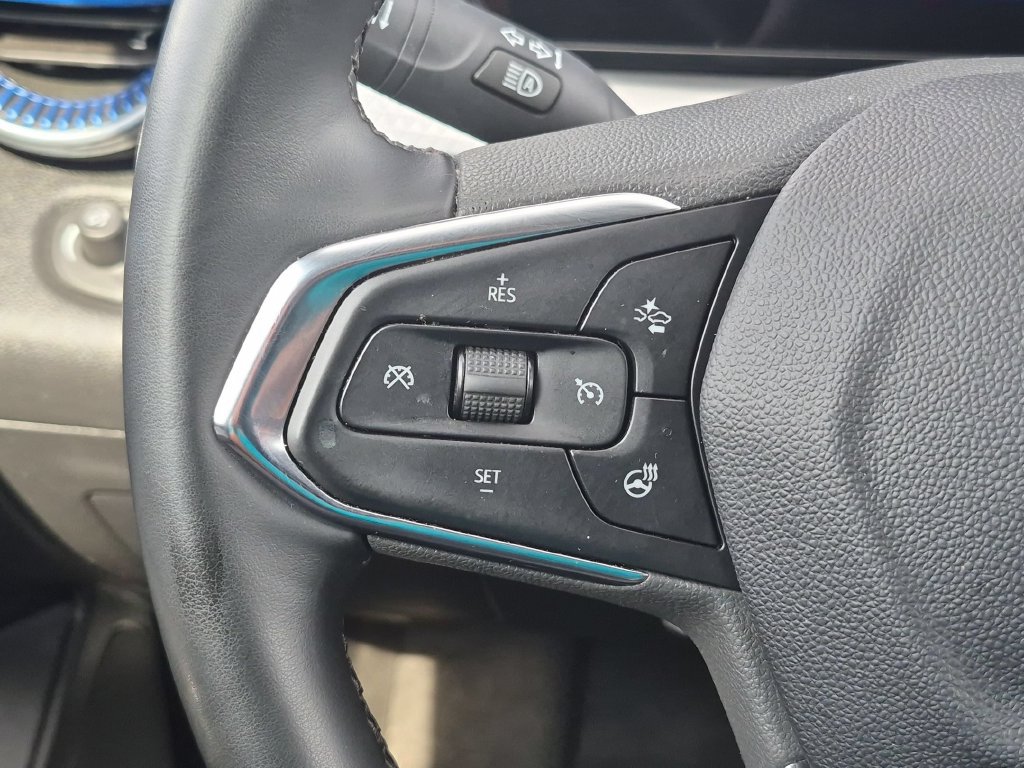 Used 2025 Chevrolet Trax LT w/ LT Convenience Package FWD image 21