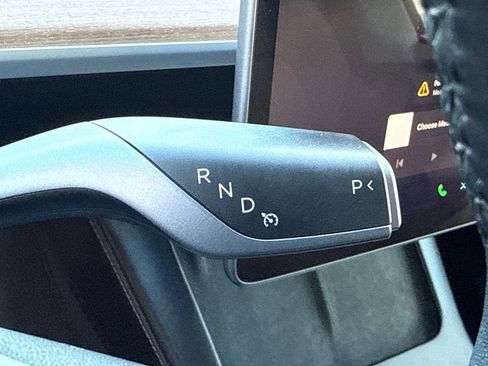 Used 2024 Tesla Model Y Long Range AWD/4WD image 29