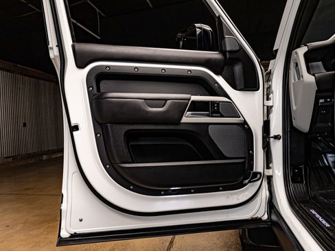 Used 2022 Land Rover Defender 110 X-Dynamic HSE image 27