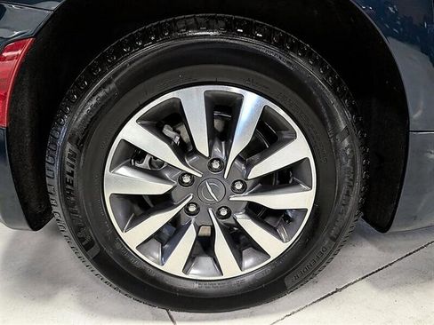 Used 2022 Chrysler Pacifica Touring-L w/ Uconnect Theater Family Group FWD image 13