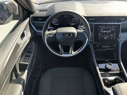 New 2025 Jeep Grand Cherokee L Laredo image 14