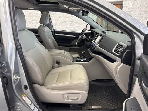 Used 2019 Toyota Highlander XLE image 52