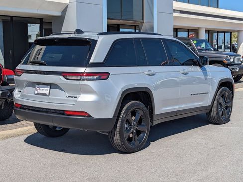 New 2025 Jeep Grand Cherokee Limited w/ Luxury Tech Group II AWD/4WD image 5