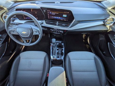 Used 2025 Chevrolet Trax LT image 14