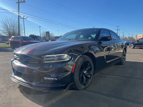 Used 2017 Dodge Charger SXT image 7