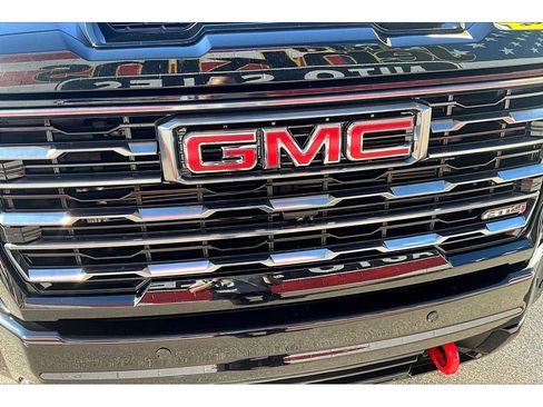 Used 2024 GMC Sierra 2500 AT4 image 32