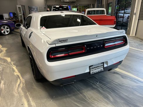Used 2016 Dodge Challenger SRT w/ Technology Group RWD image 34