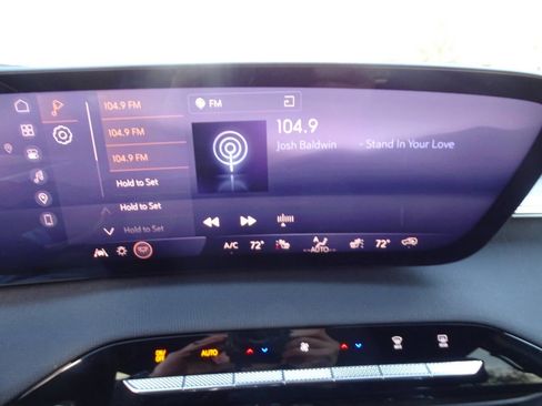 Used 2025 Buick Enclave AWD Preferred image 23