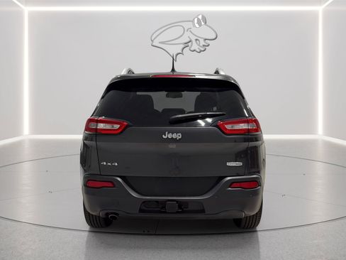 Used 2018 Jeep Cherokee Latitude Plus w/ Comfort/Convenience Group AWD/4WD image 4