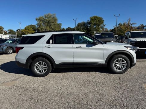 New 2026 Ford Explorer Active image 2
