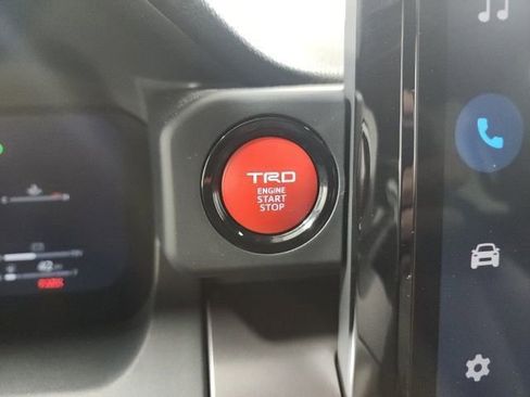 Used 2025 Toyota Tacoma TRD Sport image 33