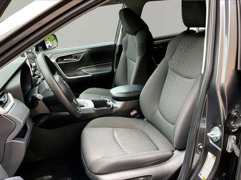 Used 2024 Toyota RAV4 XLE AWD/4WD image 8