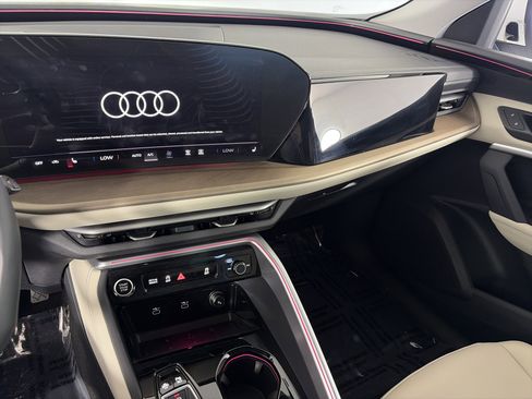 New 2025 Audi Q5 Premium w/ Convenience Package AWD/4WD image 4