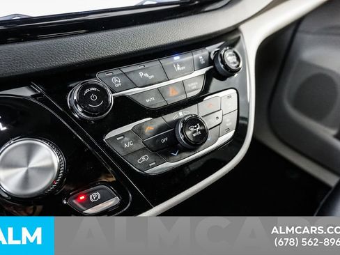 Used 2024 Chrysler Pacifica Touring-L image 36