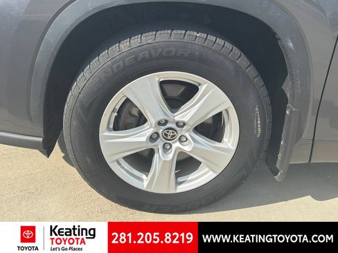 Used 2023 Toyota Highlander L FWD image 9