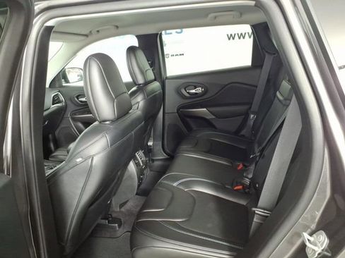 Used 2019 Jeep Cherokee Latitude Plus w/ Comfort/Convenience Group image 8