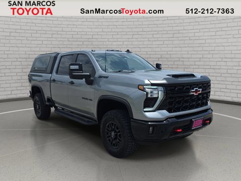 Used 2024 Chevrolet Silverado 2500 ZR2 w/ Technology Package AWD/4WD image 3