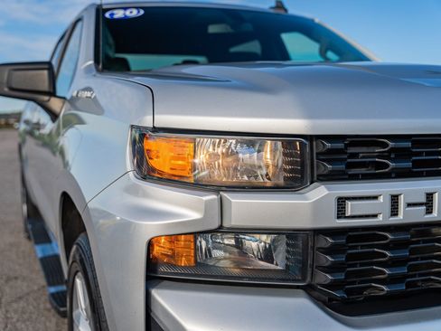 Used 2020 Chevrolet Silverado 1500 Custom w/ Custom Value Package image 10