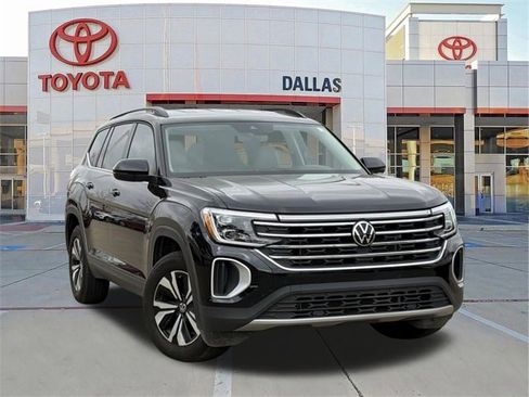 Used 2025 Volkswagen Atlas SE image 1