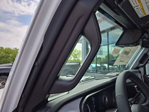 New 2025 Jeep Gladiator Sport image 30