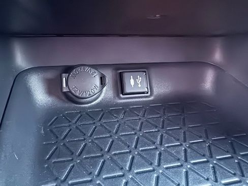 Used 2019 Toyota RAV4 LE image 20