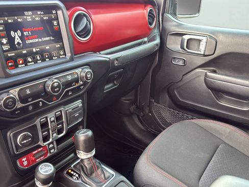 Used 2023 Jeep Gladiator Rubicon AWD/4WD image 19