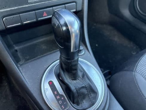 Used 2013 Volkswagen Beetle 2.5 image 16