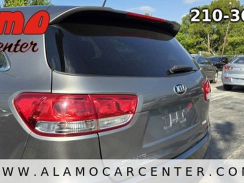 Used 2017 Kia Sorento L FWD image 12
