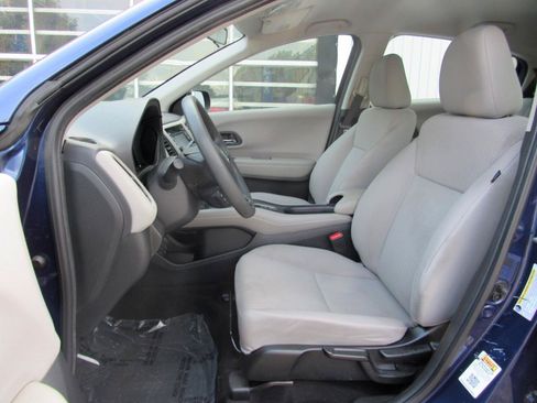 Used 2017 Honda HR-V LX image 4