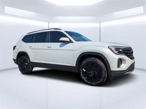 New 2026 Volkswagen Atlas SE image 1