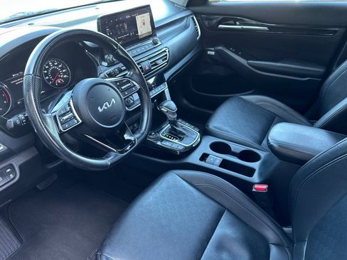 Certified 2022 Kia Seltos SX w/ Sunroof Package AWD/4WD image 13