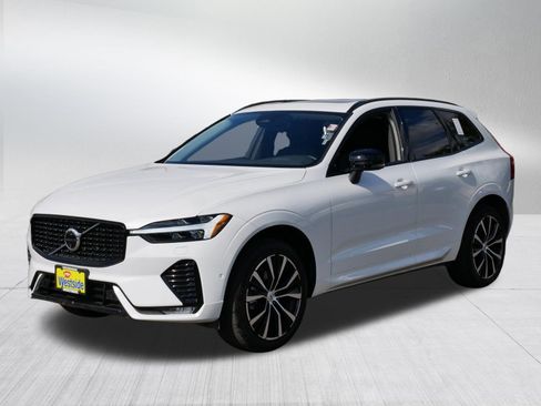 Used 2025 Volvo XC60 B5 Plus AWD/4WD image 3