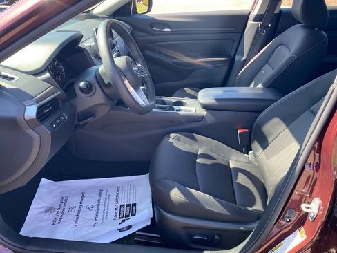 Used 2025 Nissan Altima 2.5 SV AWD/4WD image 6