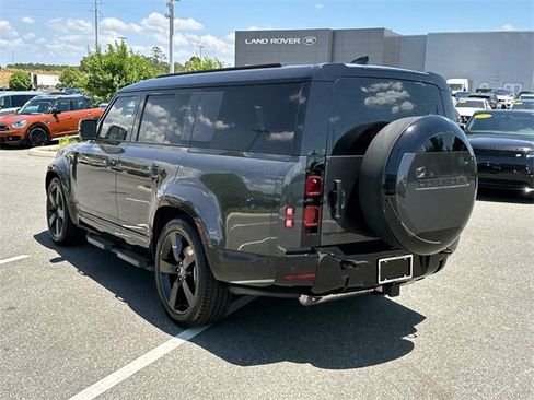 New 2025 Land Rover Defender 130 X-Dynamic SE image 4