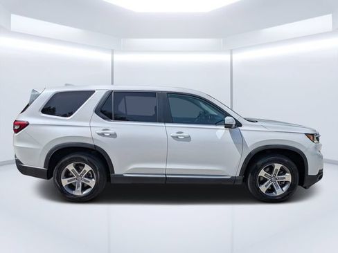 Used 2023 Honda Pilot EX-L image 2